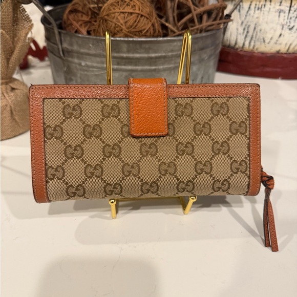 Gucci Tan and Brown Women's Wallet with Gold GG on Zipper. 100% Authentic! - Picture 1 of 7